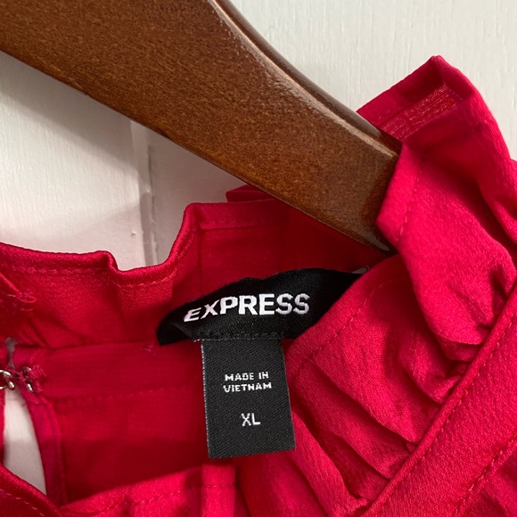 EUC Luxe pink satin ruffle top 🎀
Express size XL - Picture 4 of 6